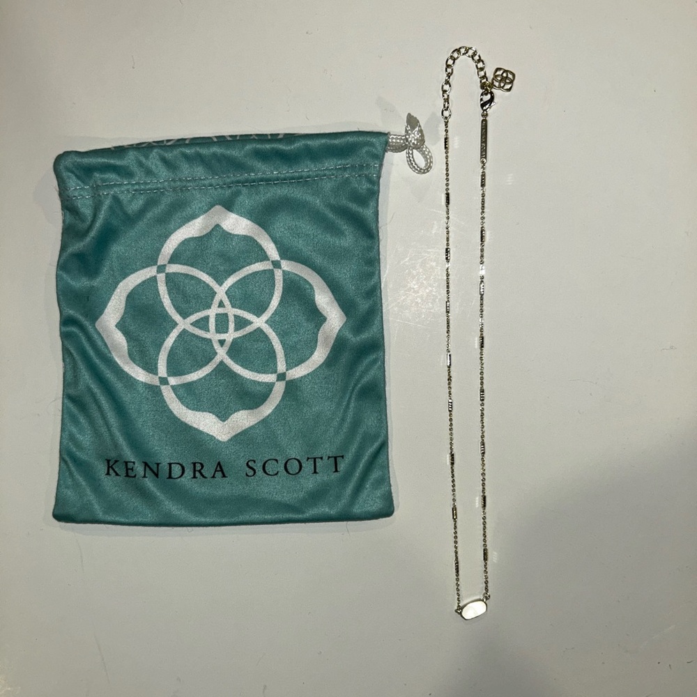 Basic Kendra Scott Gold Necklace - image 2